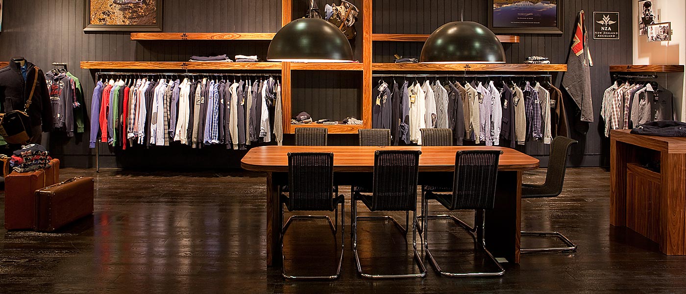 Gümbel Showroom, Modeagentur: schwarzer Dielenparkett Eiche massiv