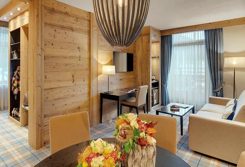 Morosani Hotel, Suite im Chaletstil: Wohnzimmer